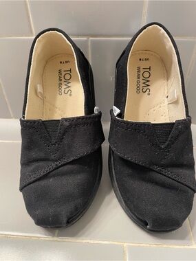 TOMS Kids Classic Canvas Slip-On Shoes in Black Size 8T